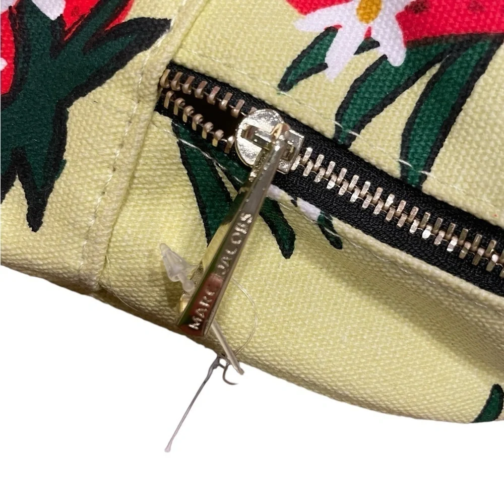 NWT! Marc Jacobs Fragrance Large Strawberry Pochette